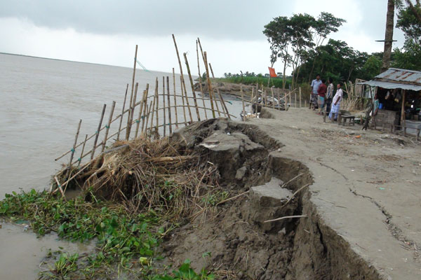 রায়পুরে ২’শ ঘরবাড়ি নদীগর্ভে বিলীন
