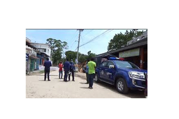 দর্শনায় সরকারি নির্দেশনা মেনে চলছে লকডাউন