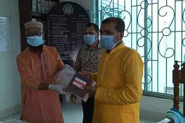 স্বাস্থ্য বিভাগকে ৫ হাজার কিট দিলেন ভোলা পৌর মেয়র