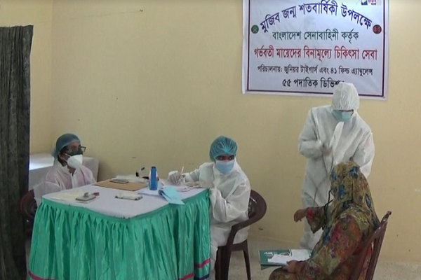 ঝিনাইদহে গর্ভবতী মায়েদের জন্য সেনাবাহিনীর ফ্রি মেডিকেল ক্যাম্প