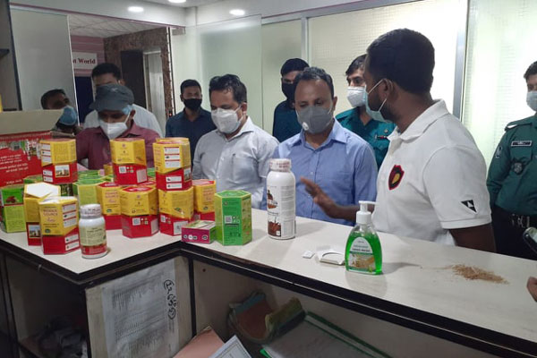 চট্টগ্রামে আইকন টাওয়ারে এক্সিলেন্ড ওয়ার্ল্ডের ‘আইকনিক’ প্রতারণা