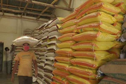 দিনাজপুরে ঊর্ধ্বমুখী চালের বাজার, কেজিতে বেড়েছে ৪ টাকা