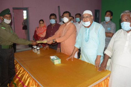 দিনাজপুরে ১১৯ জন গ্রাম পুলিশ ও আনসারদের আর্থিক সহায়তা 