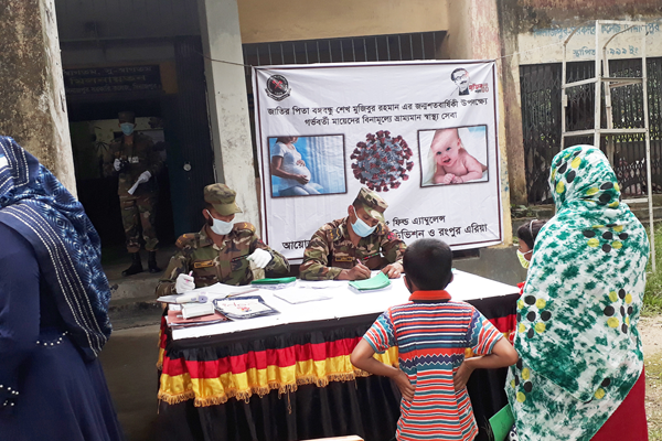 দিনাজপুরে বিনামূল্যে স্বাস্থ্যসেবা ও ওষুধ বিতরণ

