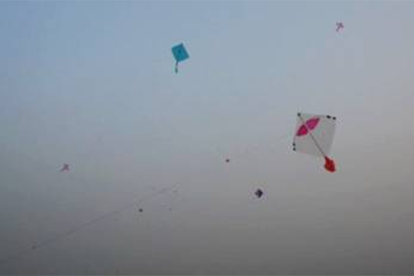 রাজশাহীর আকাশে ঘুড়ি উড়াতে বিমানের মানা