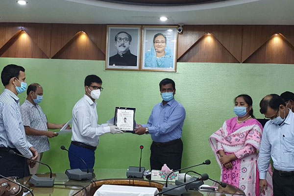 শুদ্ধাচার পুরষ্কার পেলেন গুরুদাসপুরের ইউএনও 