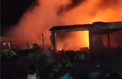 নোয়াখালীতে অগ্নিকাণ্ডে ১৫ দোকান ভস্মীভূত, নিহত ২