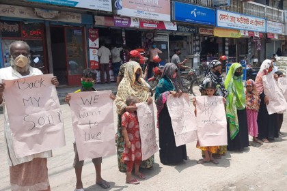 বৈধভাবে ভারতে গিয়ে থানায় বন্দী ২৬ বাংলাদেশীর  স্বজনদের কুড়িগ্রামে মানববন্ধন