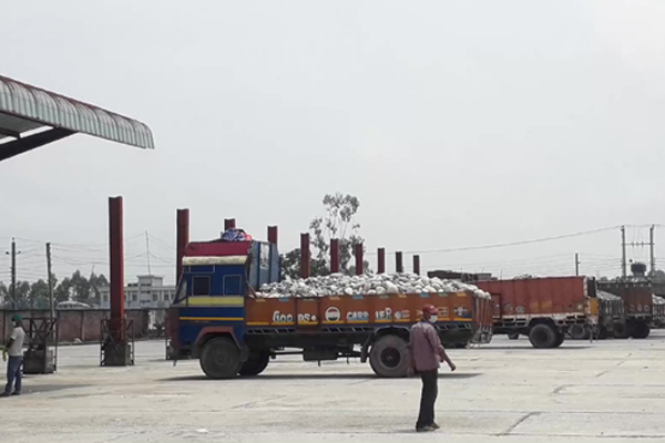 বাংলাবান্ধা স্থলবন্দর দিয়ে রপ্তানি শুরু 


