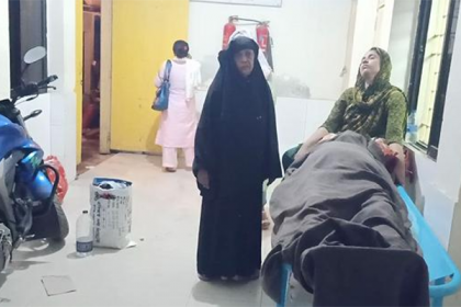 অবহেলায় শিক্ষকের মৃত্যু, প্রতিবাদ করায় লাশসহ স্ত্রী-সন্তানদের আটকে রাখল ডাক্তার