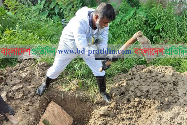 এবার বন্ধুর দাফন করলেন খোরশেদ
