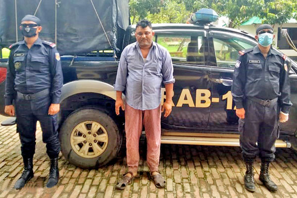 বগুড়ায় ১৭৫ কেজি গাঁজাসহ মাদক ব্যবসায়ী গ্রেফতার 