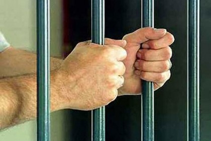 হিজলায় গৃহবধূকে পুড়িয়ে হত্যা
মামলায় শ্বশুর গ্রেফতার