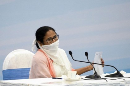 বেসরকারি বাসকে রাস্তায় নামাতে ভর্তুকির ঘোষণা মমতার