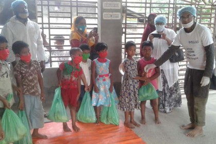 মেহেরপুরে মউক'র উদ্যোগে শিশু খাদ্য বিতরণ