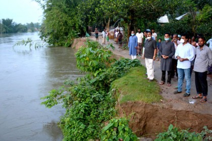 বোচাগঞ্জে কয়েক দিনের বৃষ্টিতে তলিয়ে গেছে ধান-ভুট্টা