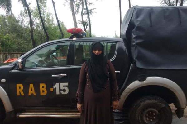 টেকনাফে ইয়াবাসহ এক নারী আটক 