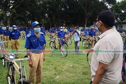 'গ্রাম পুলিশদের ৪র্থ শ্রেণির মর্যাদার বিষয়টি সরকারের বিবেচনায় রয়েছে'
