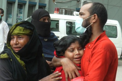 স্ত্রীকে উত্যক্ত, শত শত মানুষের সামনে ছুরিকাঘাতে যুবক খুন!