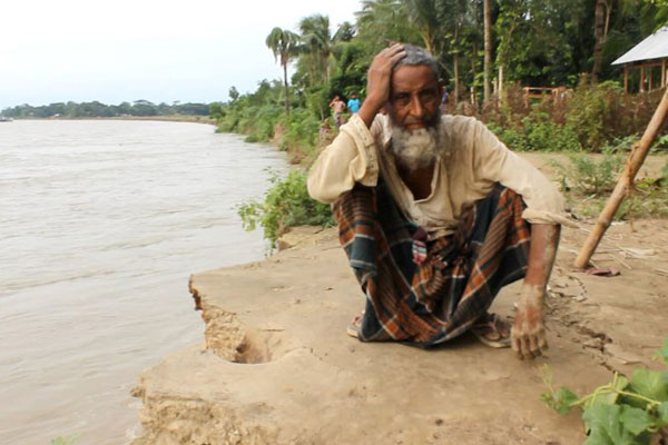 ফরিদপুরে নদী ভাঙ্গনে দিশেহারা মানুষ