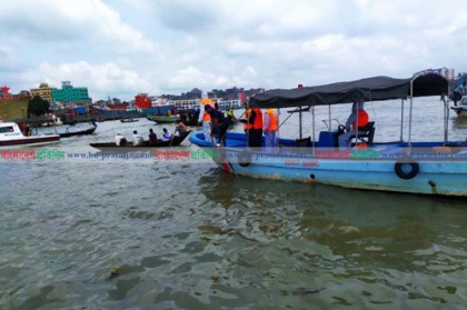 বুড়িগঙ্গায় ডুবে যাওয়া লঞ্চ উদ্ধারে তৎপরতা চলছে