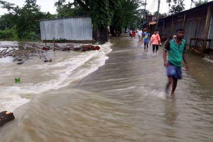 বৃষ্টিপাত বন্ধ, সুনামগঞ্জে কমছে বন্যার পানি 