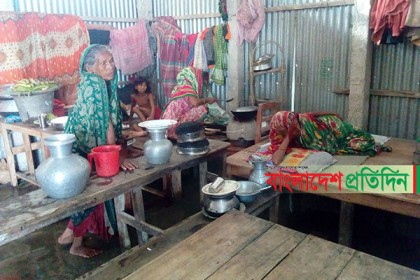 জামালপুরে বন্যা পরিস্থিতির অবনতি, পানিবন্দি দেড় লাখ মানুষ