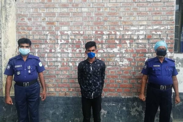 ফরিদপুরে স্কুলছাত্রীকে উত্যক্ত করায় বখাটে যুবক আটক