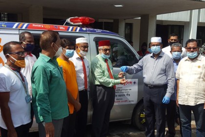 সুনামগঞ্জ রেড ক্রিসেন্টকে এ্যাম্বুলেন্স উপহার সিলেট রোটারি ক্লাবের