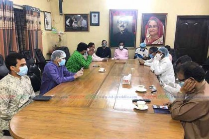 দুর্গতদের পাশে দাঁড়াতে তৃণমূলের প্রতি নির্দেশ আওয়ামী লীগের