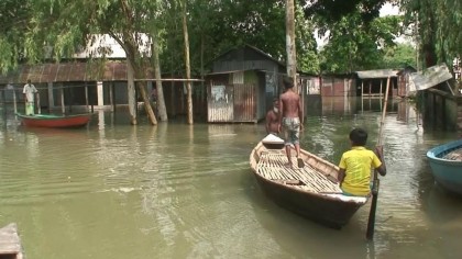 সিরাজগঞ্জে বন্যায় দুর্ভোগে মানুষ