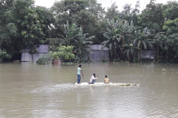 
কুড়িগ্রামে বন্যা পরিস্থিতির অবনতি, দেড় লাখ মানুষ পানিবন্দি 