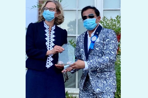 রোটারি ক্লাবের অ্যাওয়ার্ড পেলেন মিজান রহমান