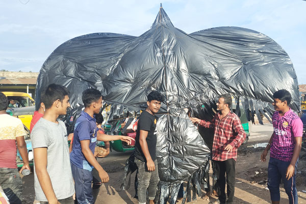 কুমিল্লার আকাশে বর্ণিল যত ঘুড়ি