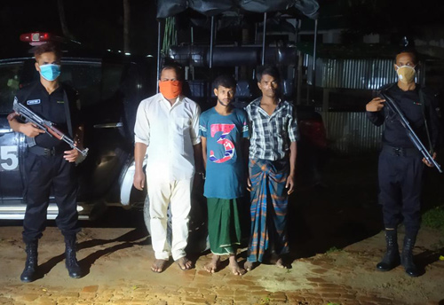 টেকনাফে র‌্যাবের অভিযানে ৫০ হাজার ইয়াবাসহ আটক ৩