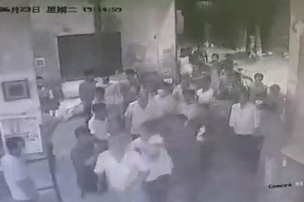 মাধবদীতে মাদক বিক্রিতে বাধা দেয়ায় হামলা, আহত ৫