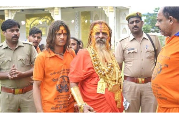 ২০ কেজি সোনা, ২০ বিলাসবহুল গাড়ি, সব রেখে না ফেরার দেশে ‘গোল্ডেন বাবা’