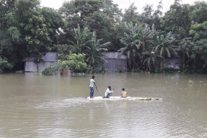 
কুড়িগ্রামে বন্যা পরিস্থিতির অবনতি, দেড় লাখ মানুষ পানিবন্দি 