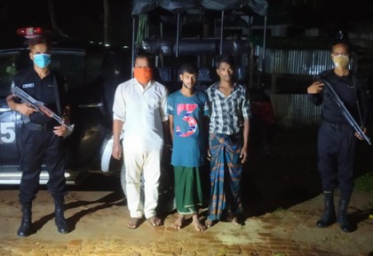 টেকনাফে র‌্যাবের অভিযানে ৫০ হাজার ইয়াবাসহ আটক ৩