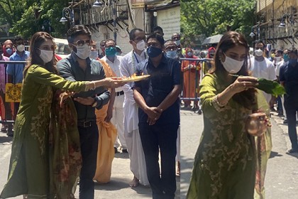 ফের ইসকনের উল্টো রথে টান নুসরাতের, করলেন আরতিও!