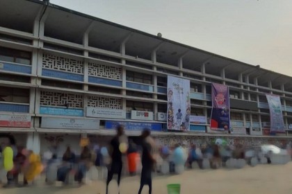 টিএসসিতে ছাত্রদল-ছাত্রলীগের হাতাহাতি, পাল্টাপাল্টি অভিযোগ