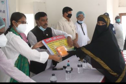 সখীপুরে প্রান্তিক কৃষকদের মাঝে কৃষি উপকরণ-অর্থ বিতরণ