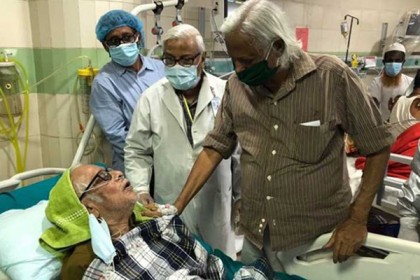 করোনা আক্রান্ত রনোকে দেখতে গেলেন ডা. জাফরুল্লাহ