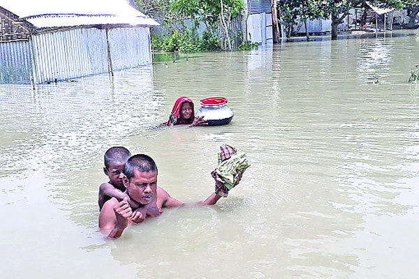 ডুবছে ঘরবাড়ি ফসলি জমি