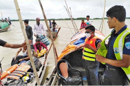 হিজলায় ট্রলার ডুবে নিখোঁজ একজনের লাশ উদ্ধার