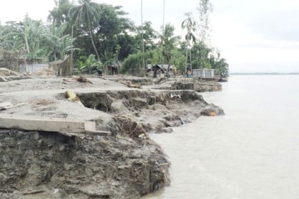 উত্তরের বন্যার পানির প্রভাবে মেঘনায় ভাঙন বাড়ছে