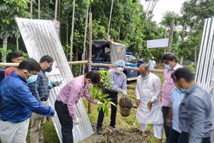 বিএনপি দেশের সংবিধান বিশ্বাস 
করে না বলেই বাজেটের কপি ছিঁড়েছে: এনামুল হক শামীম