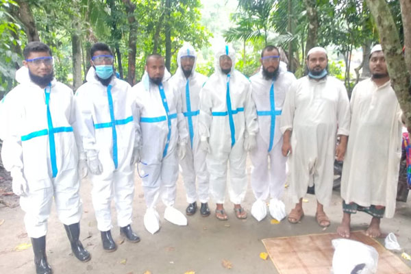 করোনা উপসর্গে মৃত্যু, কাছে এল না কেউ, দাফন করল স্বেচ্ছাসেবীরা