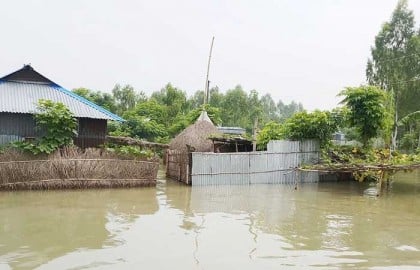 বিপৎসীমার উপরে ব্রহ্মপুত্র ও ধরলার পানি