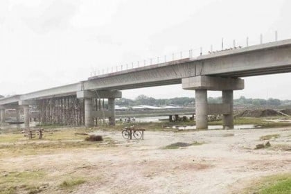 চাঁপাইনবাবগঞ্জে পাথর সংকটে ব্রিজ নির্মাণ কাজ নিয়ে অনিশ্চয়তা